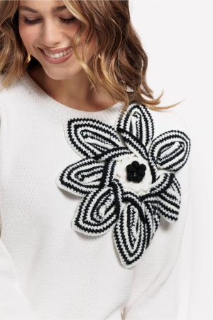 Studio Anneloes Valerie chunky flower pullover 1100 off white
