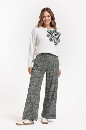 Studio Anneloes Valerie chunky flower pullover 1100 off white