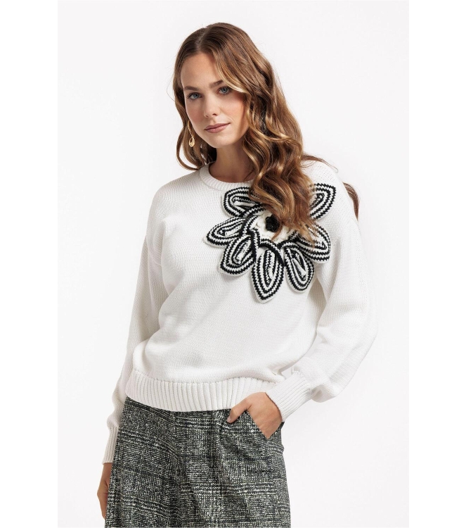 Studio Anneloes Valerie chunky flower pullover 1100 off white