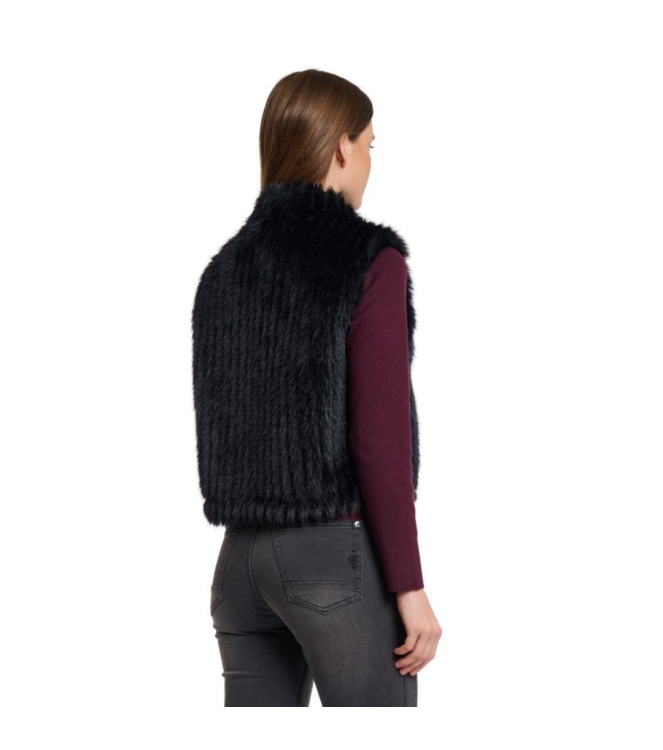 Rino en Pelle Gilet with closure 9900 black